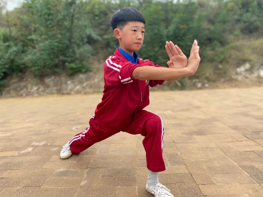 「美丽鹅坡」我校学生任泽一参演电影《我和我的父辈》